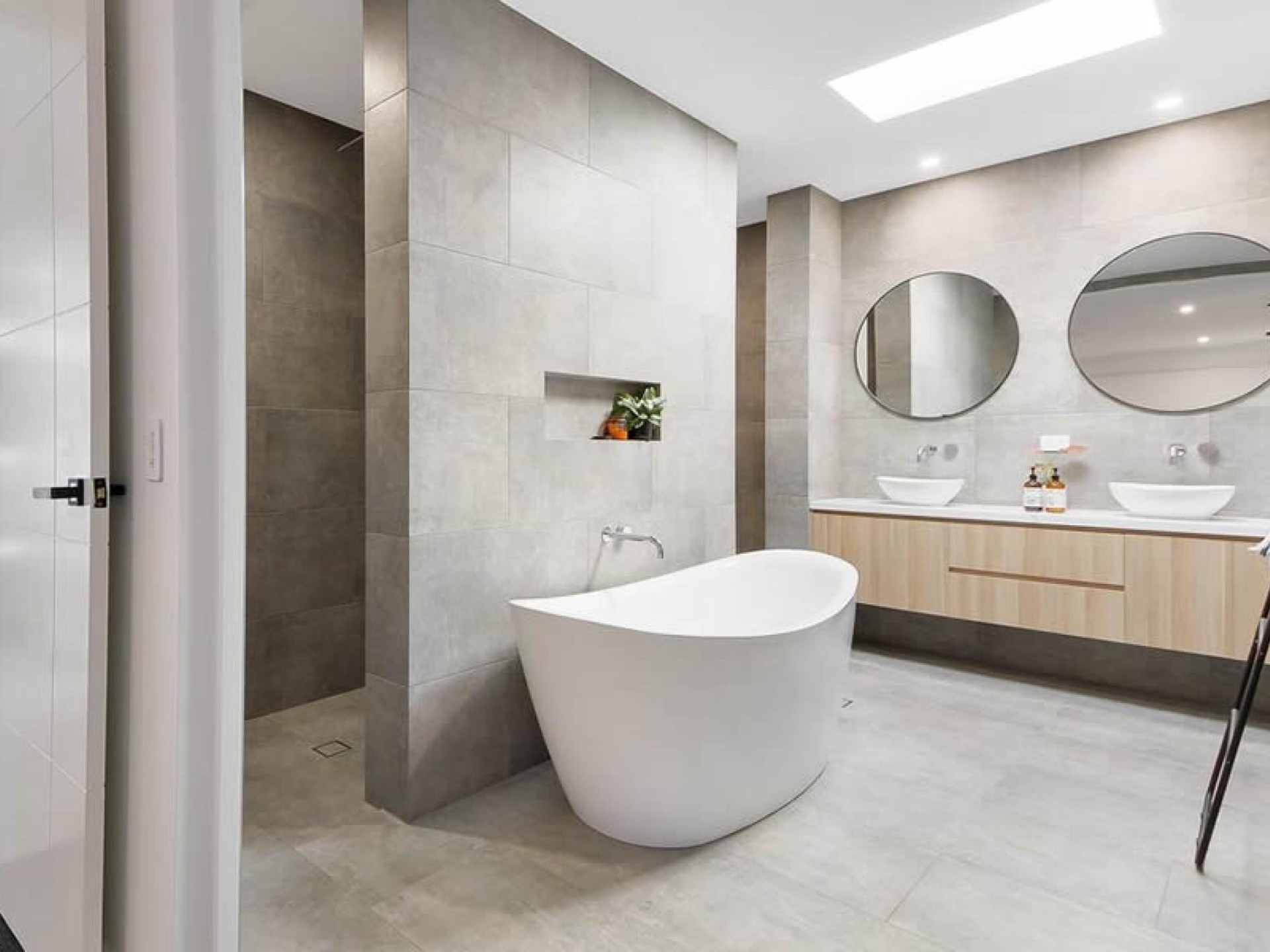 Premium Bathroom Renovation & Retail Business  20+ Years