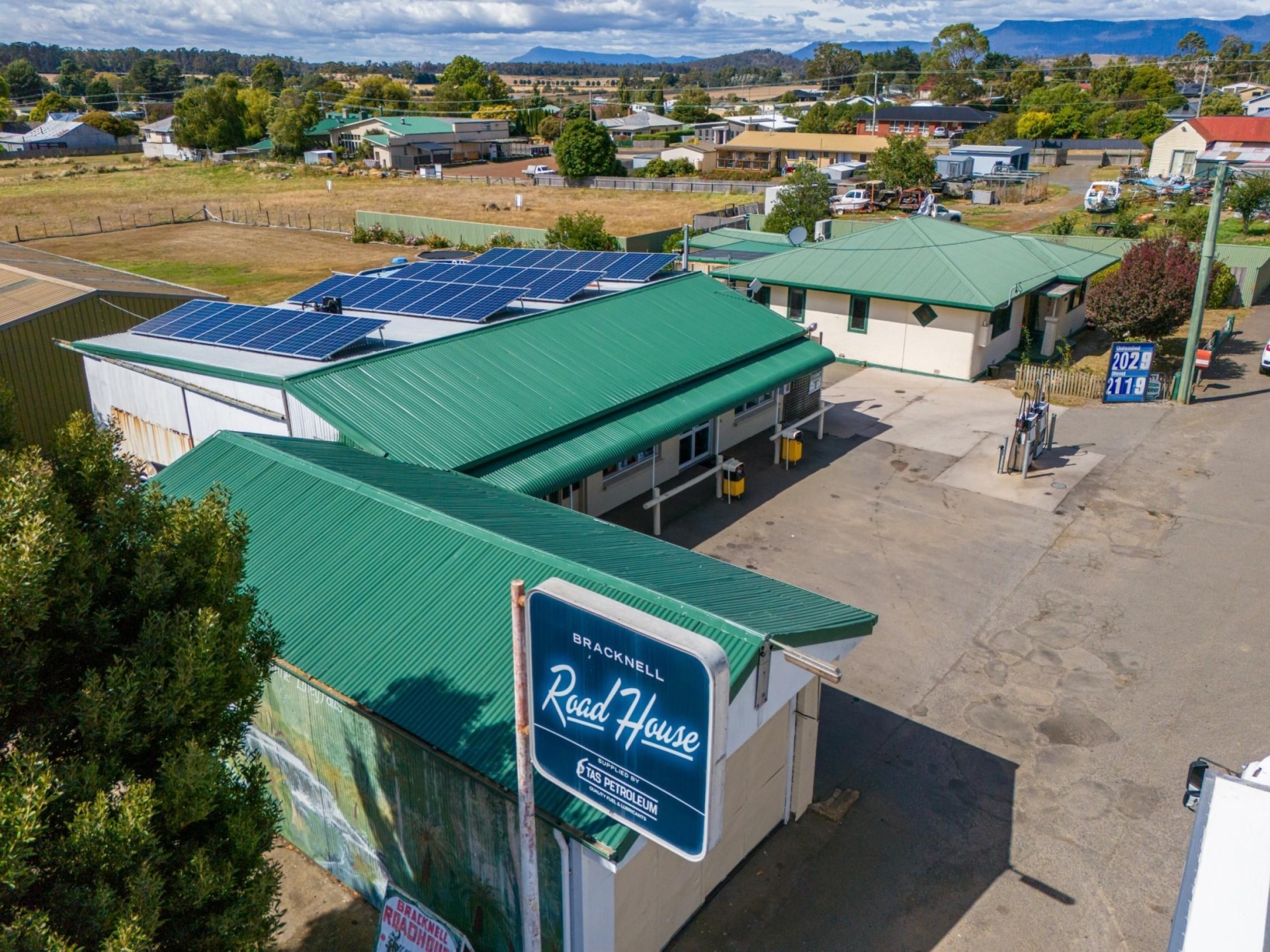 Road House General Store LPO Freehold 3BR Home Block size 2668m2, T/O FY25 $1.5mill+